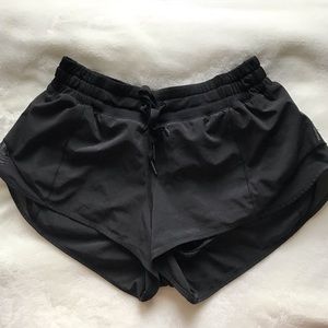 Black Lululemon Hotty Hot Drawstring Short 2.5”